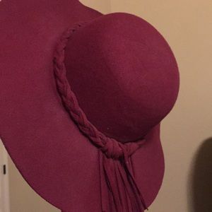 Wide brim maroon hat